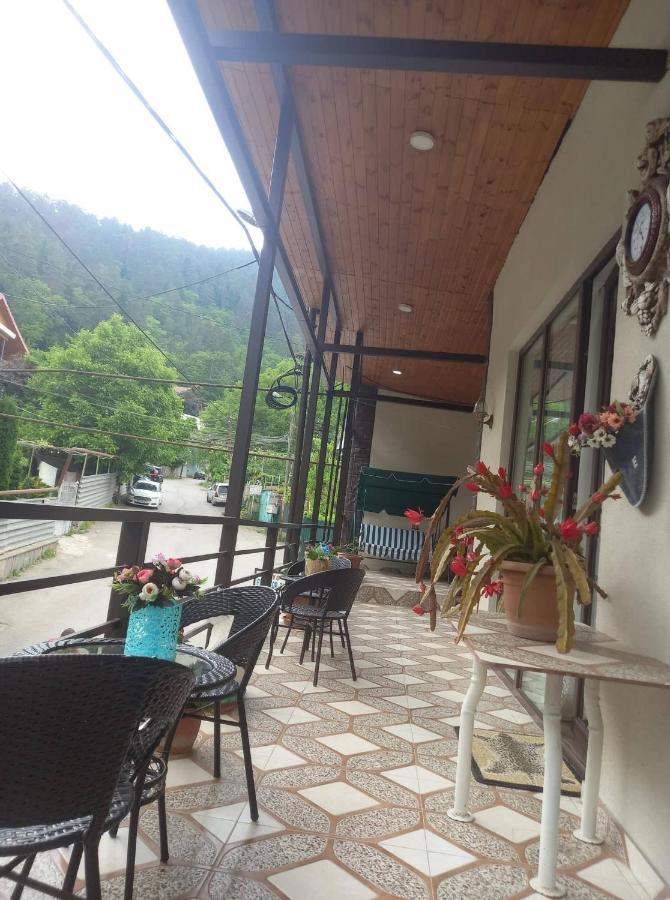 Guest House Ivo Borjomi Eksteriør bilde